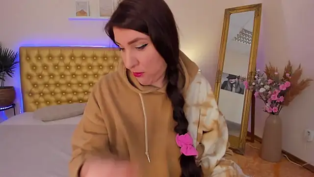 TrishaDarks online show from 03.12.26