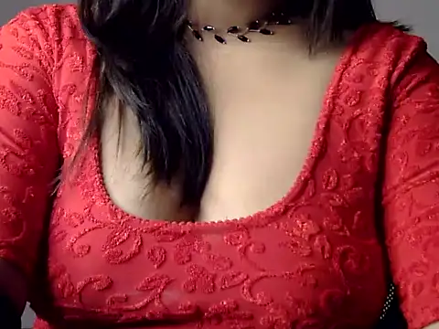 Snapshot of Aaliya02 chatting on 11.04.25 Aaliya02 online show from 11.04.25