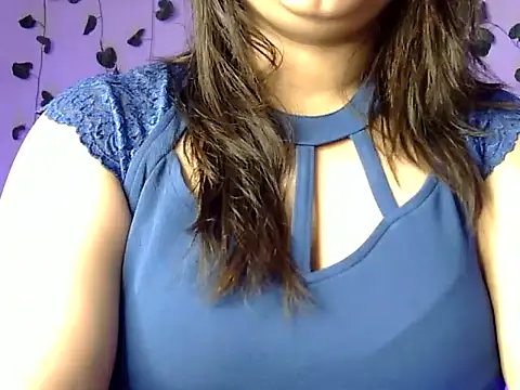 Snapshot of Aaliya02 chatting on 11.24.25 Aaliya02 online show from 11.24.25