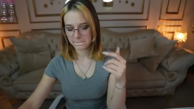 Snapshot of Hoshi_mur chatting on 10.03.25 Hoshi mur online show from 10.03.25