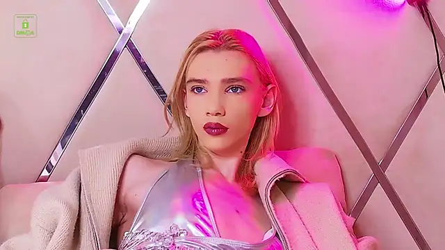 Snapshot of RobertDevine chatting on 11.16.25 RobertDevine online show from 11.16.25