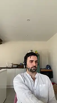 Snapshot of eauminerale chatting on 02.17.26 eauminerale online show from 02.17.26