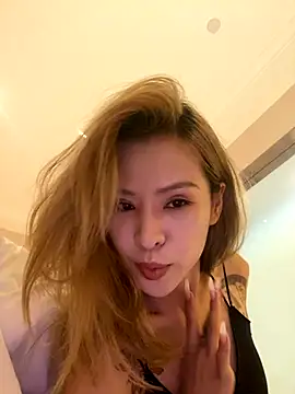 miumiu-66 online show from 10.08.25