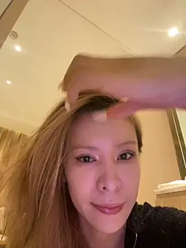 miumiu-66 online show from 10.19.25