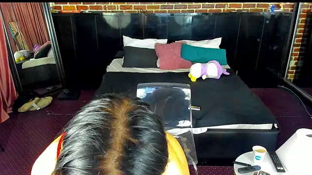 MeganSin  online show from 12.04.25