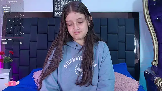 Snapshot of Krystal_Heartss chatting on 11.21.25 Krystal Heartss online show from 11.21.25