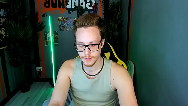 Snapshot of LeoMooree chatting on 11.14.25 LeoMooree online show from 11.14.25