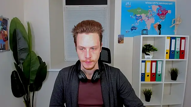 Snapshot of LeoMooree chatting on 11.15.25 LeoMooree online show from 11.15.25