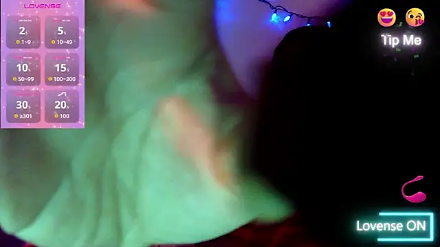 Snapshot of tokyobelle chatting on 11.19.25 tokyobelle online show from 11.19.25