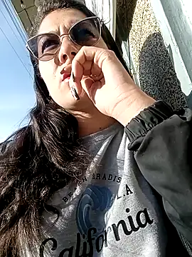 Snapshot of Mia-love-03 chatting on 09.26.25 Mia-love-03 online show from 09.26.25