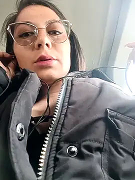 Snapshot of Mia-love-03 chatting on 09.29.25 Mia-love-03 online show from 09.29.25