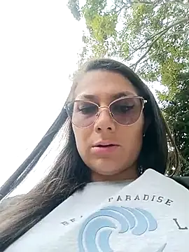 Snapshot of Mia-love-03 chatting on 10.05.25 Mia-love-03 online show from 10.05.25