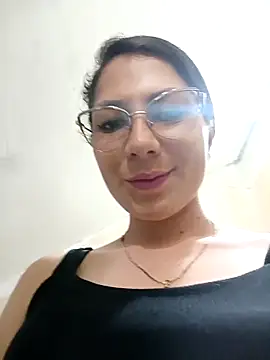 Snapshot of Mia-love-03 chatting on 10.23.25 Mia-love-03 online show from 10.23.25