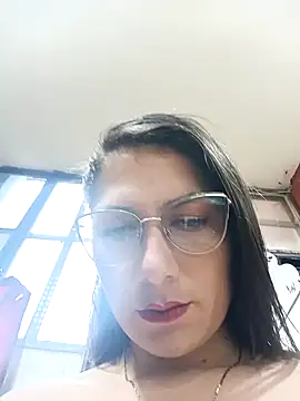 Snapshot of Mia-love-03 chatting on 10.27.25 Mia-love-03 online show from 10.27.25