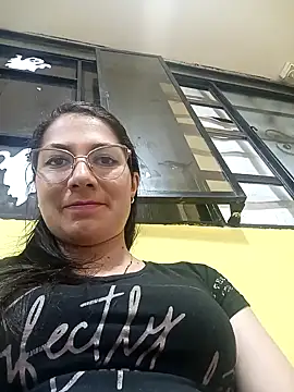 Snapshot of Mia-love-03 chatting on 10.28.25 Mia-love-03 online show from 10.28.25