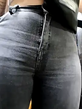 Snapshot of Mia-love-03 chatting on 11.11.25 Mia-love-03 online show from 11.11.25