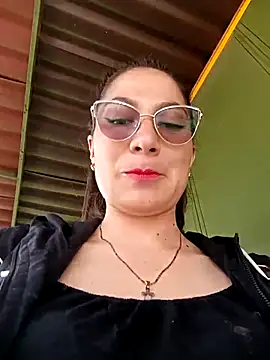 Snapshot of Mia-love-03 chatting on 11.28.25 Mia-love-03 online show from 11.28.25