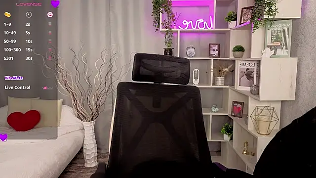 DreamVelour online show from 11.18.25