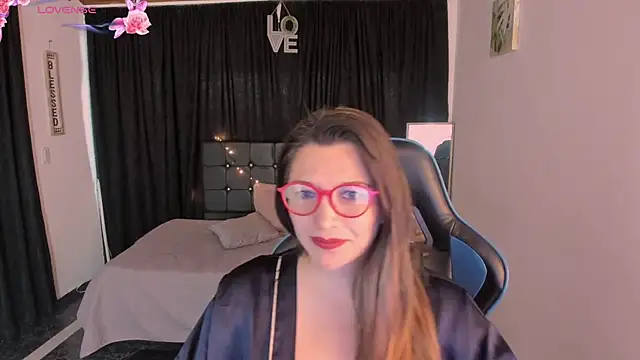 Snapshot of Hanna_MA chatting on 11.08.25 Hanna MA online show from 11.08.25