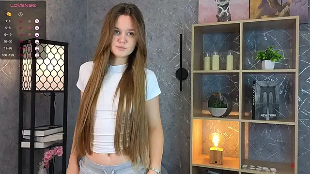 ElenoreReth online show from 10.04.25