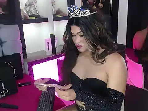 Snapshot of Sophia_hott01 chatting on 10.10.25 Sophia hott01 online show from 10.10.25