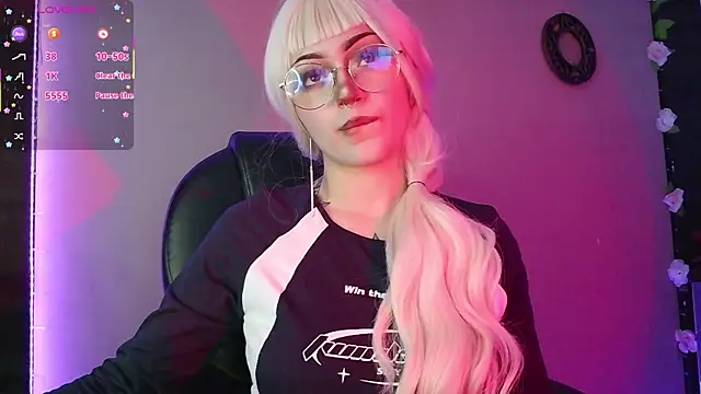 Snapshot of LesRose chatting on 01.14.26 LesRose online show from 01.14.26