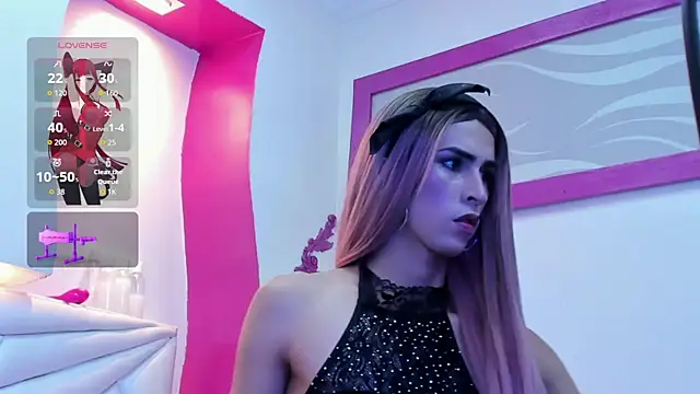 Snapshot of isa__fox chatting on 09.25.25 isa fox online show from 09.25.25