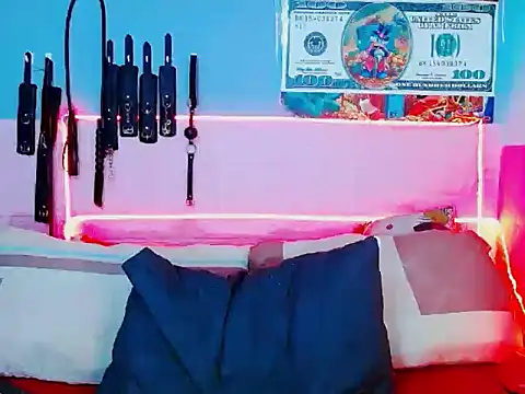 Snapshot of mylygrey chatting on 12.14.25 mylygrey online show from 12.14.25