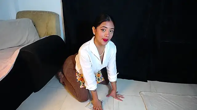 Isis Valen online show from 11.19.25