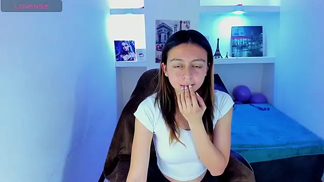 lala clark online show from 10.10.25