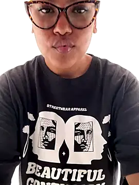 miiabrown18 online show from 10.13.25