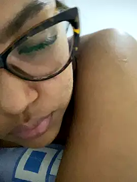 miiabrown18 online show from 10.16.25