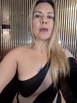 Lilith Bonnet online show from 10.02.25