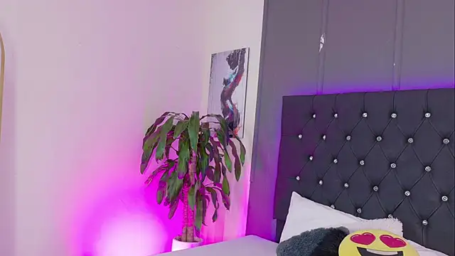 Kataaleya  12 online show from 10.09.25