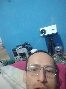 Snapshot of AlvarezAmbar chatting on 05.18.26 AlvarezAmbar online show from 05.18.26
