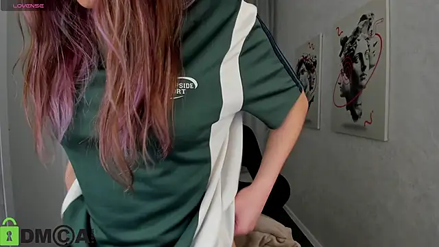 Snapshot of Al1ice_Moures chatting on 10.27.25 Al1ice Moures online show from 10.27.25