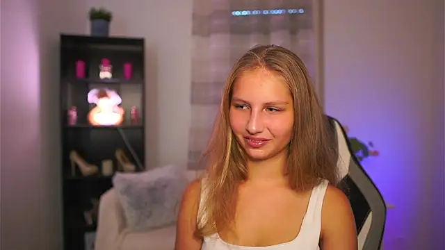 Snapshot of emmie_murray chatting on 10.17.25 emmie murray online show from 10.17.25