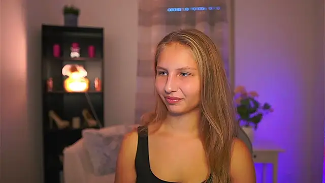 Snapshot of emmie_murray chatting on 10.18.25 emmie murray online show from 10.18.25