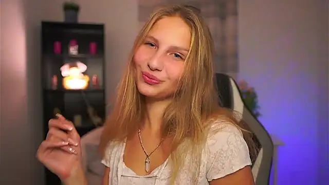 Snapshot of emmie_murray chatting on 11.13.25 emmie murray online show from 11.13.25