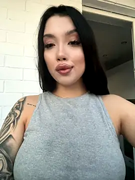 Snapshot of kiss_Lissa chatting on 11.22.25 kiss Lissa online show from 11.22.25