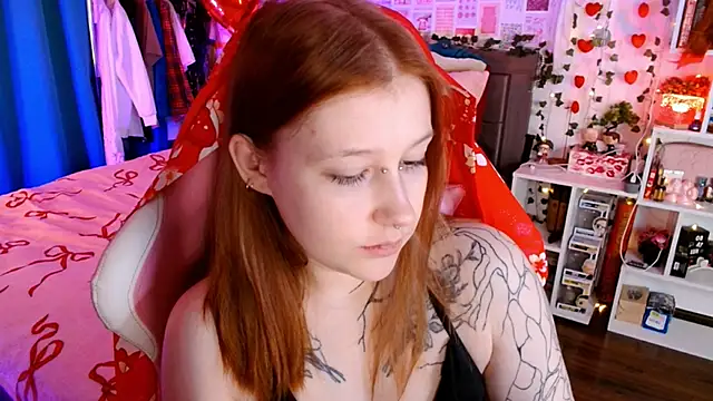 Snapshot of Ayla_Hicks chatting on 02.25.26 Ayla Hicks online show from 02.25.26