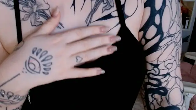 Snapshot of Ayla_Hicks chatting on 05.02.26 Ayla Hicks online show from 05.02.26