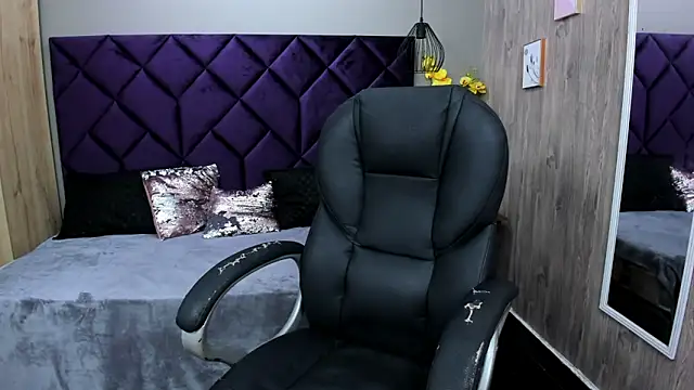 Snapshot of ChloeCampbell03 chatting on 11.08.25 ChloeCampbell03 online show from 11.08.25