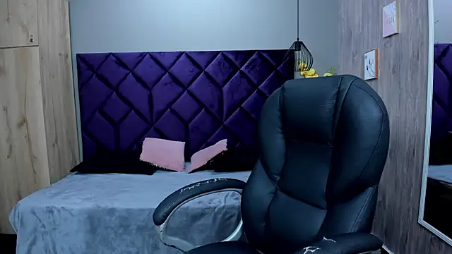 Snapshot of ChloeCampbell03 chatting on 11.22.25 ChloeCampbell03 online show from 11.22.25