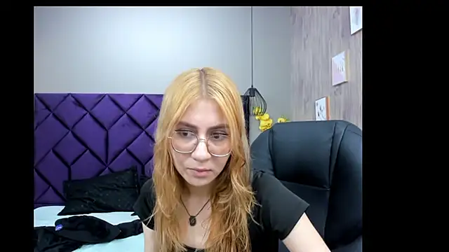 Snapshot of ChloeCampbell03 chatting on 11.28.25 ChloeCampbell03 online show from 11.28.25