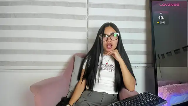 Snapshot of cherry_bunnyx chatting on 10.24.25 cherry bunnyx online show from 10.24.25