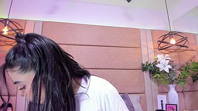 Snapshot of AriaBelles chatting on 10.27.25 AriaBelles online show from 10.27.25