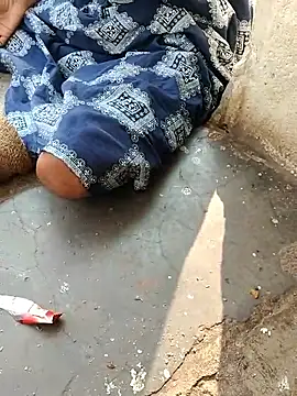 Snapshot of ARTIR1 chatting on 11.27.25 ARTIR1 online show from 11.27.25