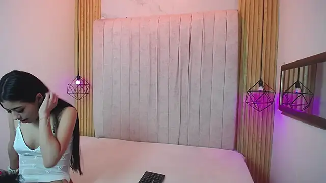 Snapshot of jakeyariana chatting on 10.21.25 jakeyariana online show from 10.21.25