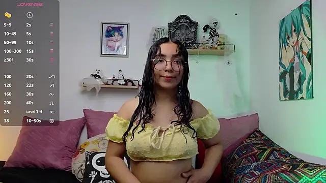 Snapshot of LucyDerby chatting on 10.27.25 LucyDerby online show from 10.27.25